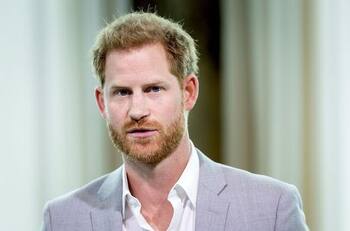 Príncipe Harry levanta sospechas de Photoshop al aparecer en la portada de la revista People