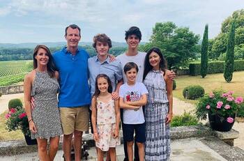 Príncipe danés cuyos hijos fueron despojados de sus títulos planea irse con su familia a EEUU