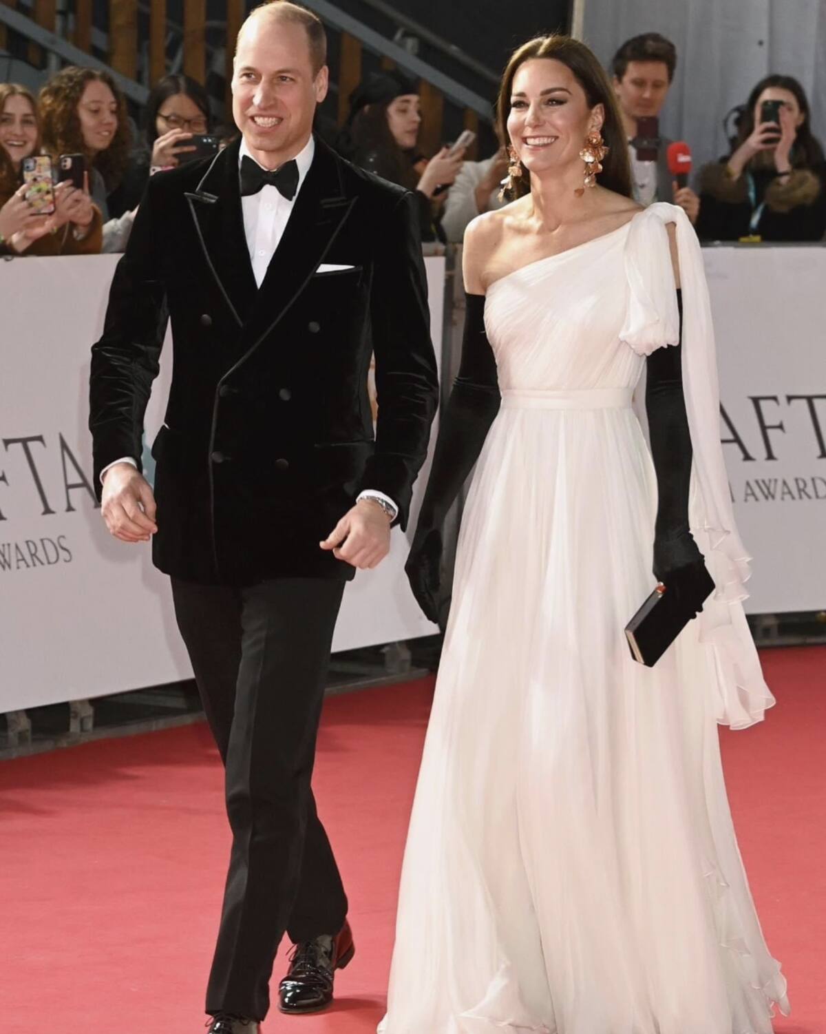 El Príncipe William y Kate Middleton aparecen en la alfombra roja de los premios BAFTA 2023 - Créditos: Instagram