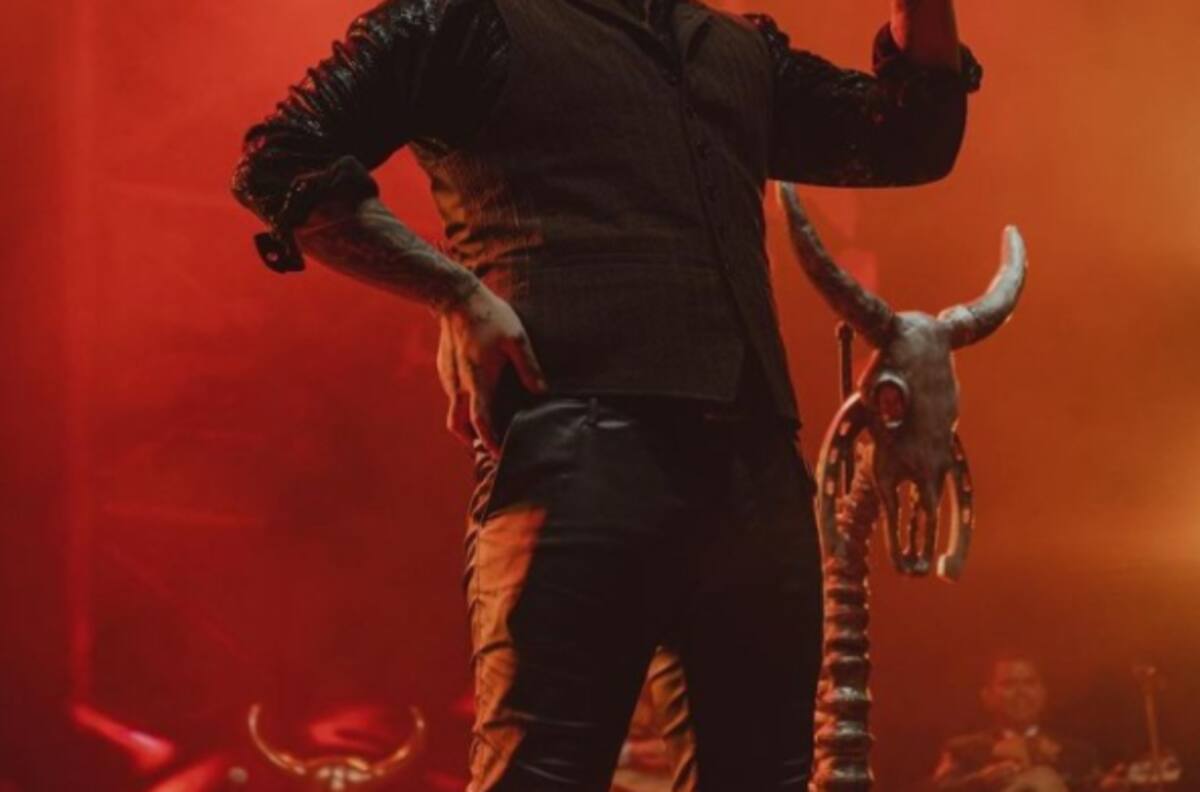 Fans de Christian Nodal corean el nombre de Belinda en su concierto