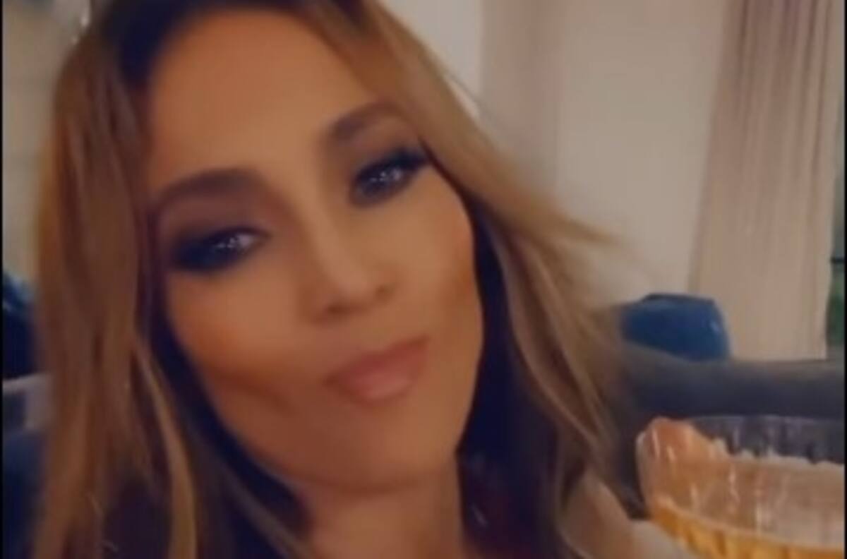 Jennifer Lopez brinda por 2023 pero dejó abierta enigmática señal sobre un próximo año