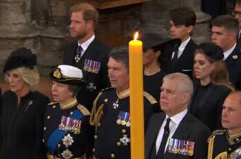 El video por el que critican al príncipe Harry de no cantar himno en funeral de la reina Isabel II