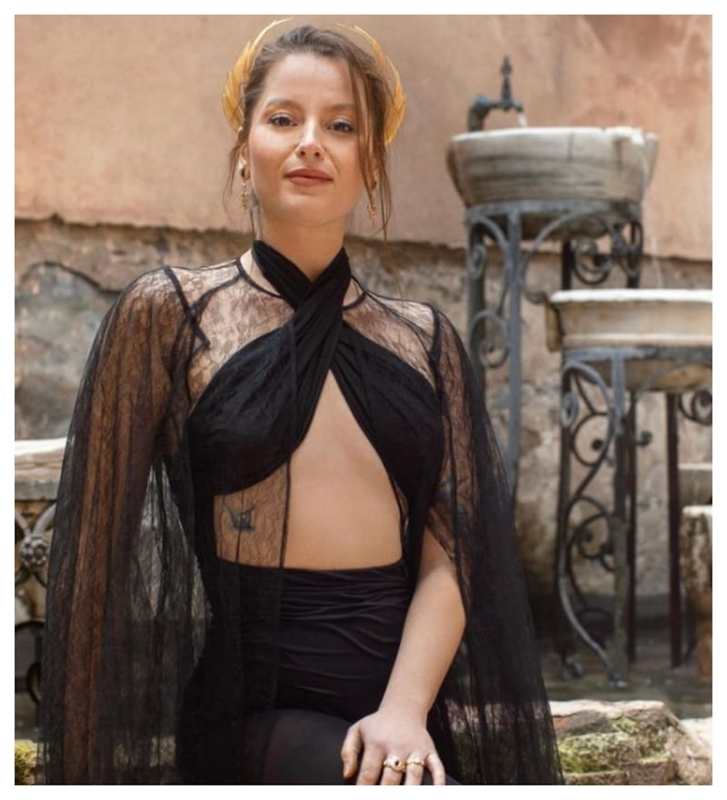 Elçin Afacan compartió algunas fotografías con su nueva figura: 28 kilos menos luego de una dieta y caminar varios kilómetros diarios.