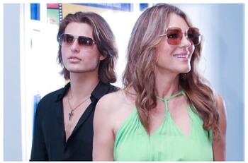 Insólito: hijo dirige a su famosa madre actriz en película con escenas muy subidas de tono