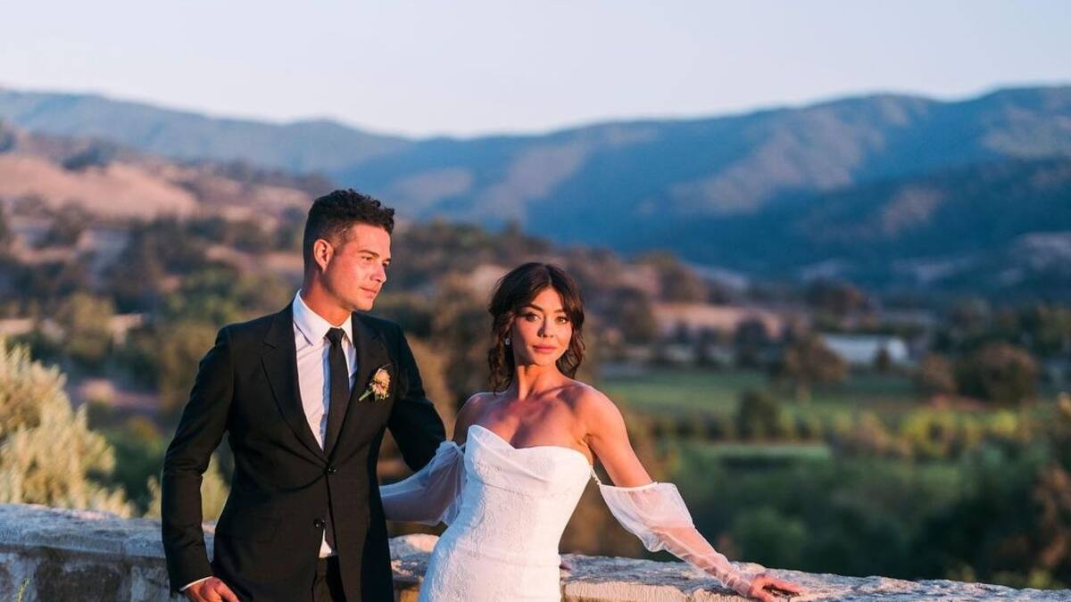 Sarah Hyland y Wells Adams comparten íntimos registros de su boda
