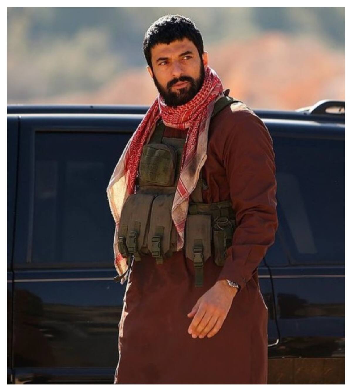 Engin Akyürek en Kacis, producción de la que también fue guionista. La serie recibió el premio a la Mejor Serie emitida por streaming.