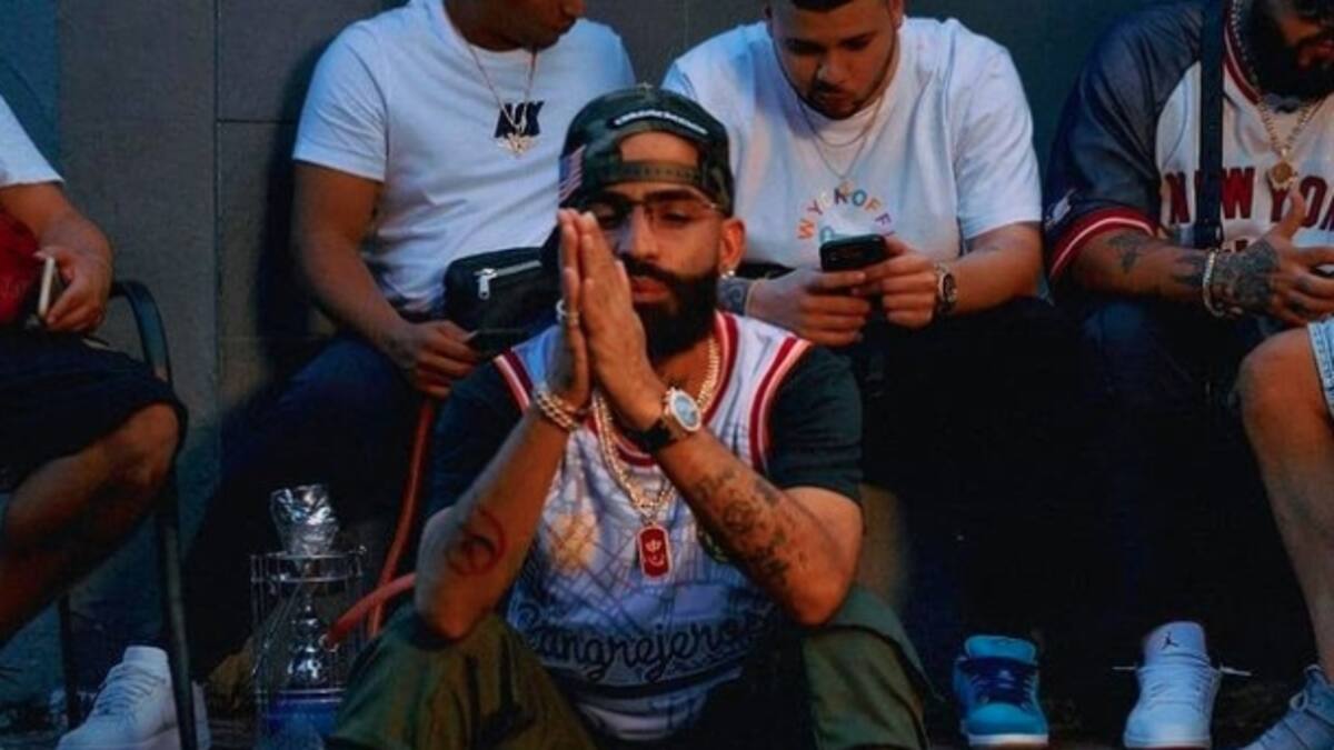 Entre lágrimas, Arcángel afirma que quiere abrazar a la mujer que mató a su hermano