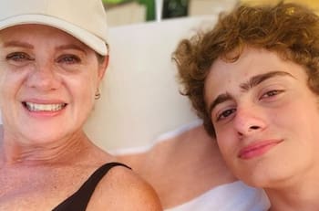 Hijo de Erika Buenfil incómodo con su madre por grabación en traje de baño