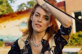 La hija mayor de Lisa Marie Presley sorprende a todo el mundo en el funeral de su madre