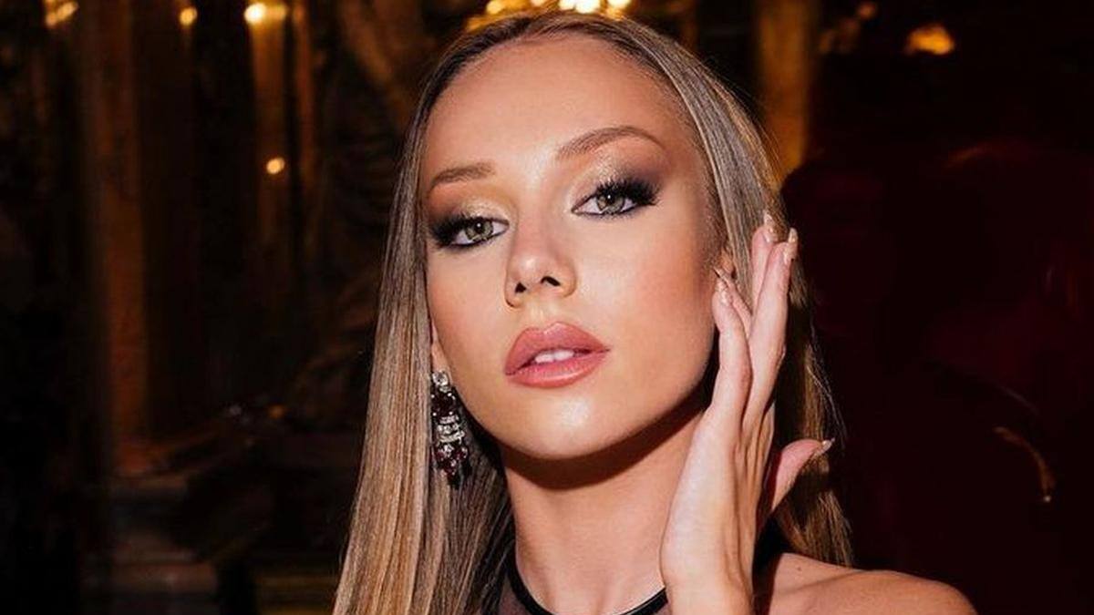 Ester Expósito sufre aparatoso accidente, comparte su viaje en ambulancia