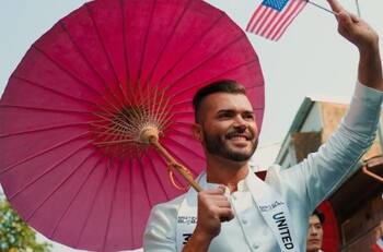 De traje de baño y smoking, los reyes que compiten por la corona de Mister Universo