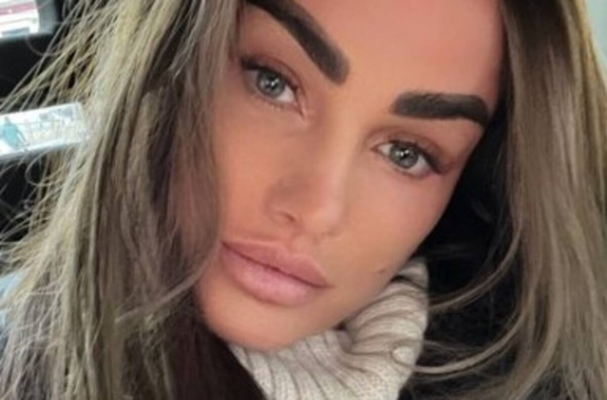Estrella británica de reality se somete a su cirugía número 16 pese a advertencia médica