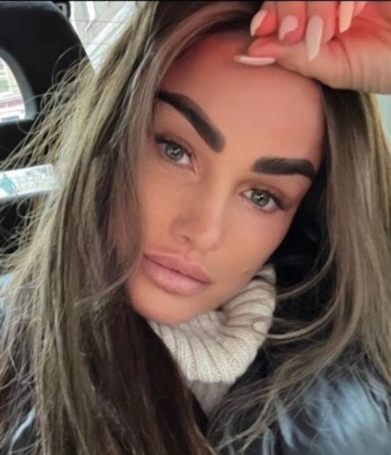 Estrella británica de reality se somete a su cirugía número 16 pese a advertencia médica La modelo y celebridad británica va por un récord - Créditos: Instagram