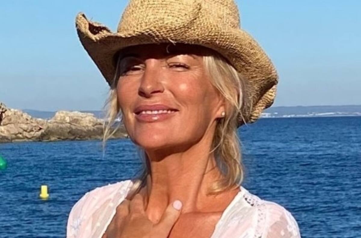 Estrella de reality 13 años mayor que príncipe Harry exhibe prueba que fue amante cuando él tenía 21