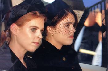 Princesas Beatriz y Eugenia despidieron a la reina Isabel II con tiernos recuerdos