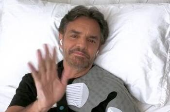 Eugenio Derbez duda si podrá recuperar total movilidad de su brazo
