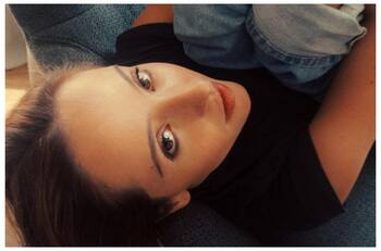 Foto de Evaluna encendió debate: espejo oblongo que usó distorsiona la figura humana