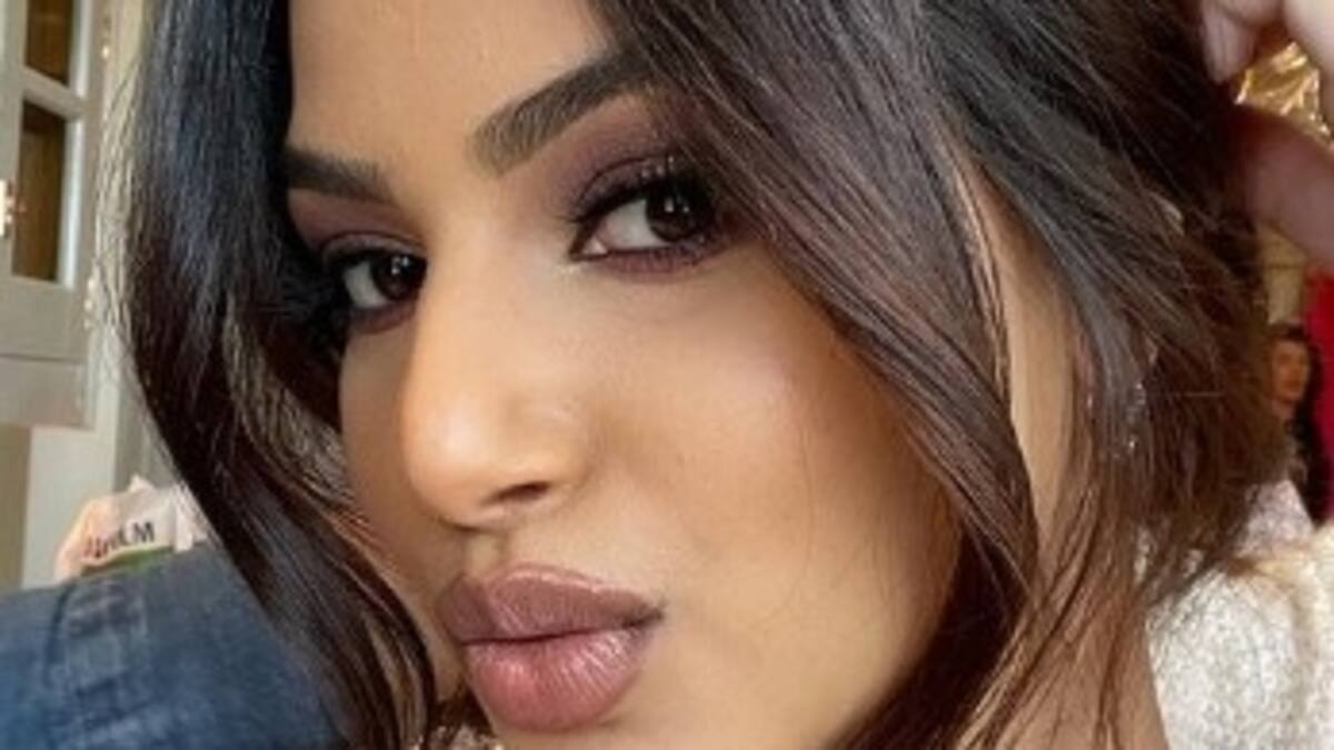 Ex Miss Universo Harnaaz Sandhu acentúa su cambio físico para modelar alta costura
