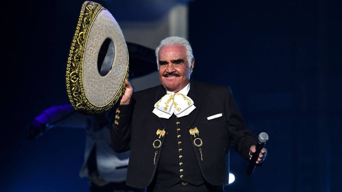 ¡Adiós al Rey! Famosos lloran y se despiden de Vicente Fernández