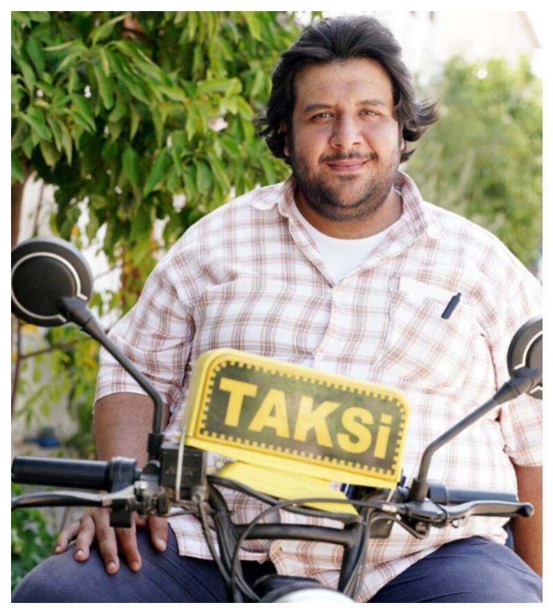 Sadik, el personaje más divertido de isla esperanza (El cuento de la isla), es interpretado por el actor Fatih Yucebag.