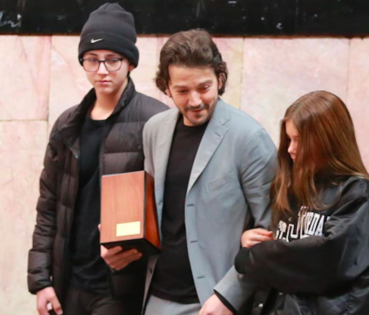 Fiona y Jerónimo apoyaron a su papá en este momento tan complicado - Créditos: Instagram