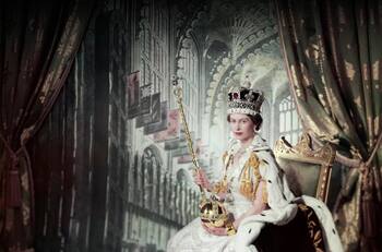 Revelan fotografías que cuentan la historia de la coronación de la reina Isabel II en 1953