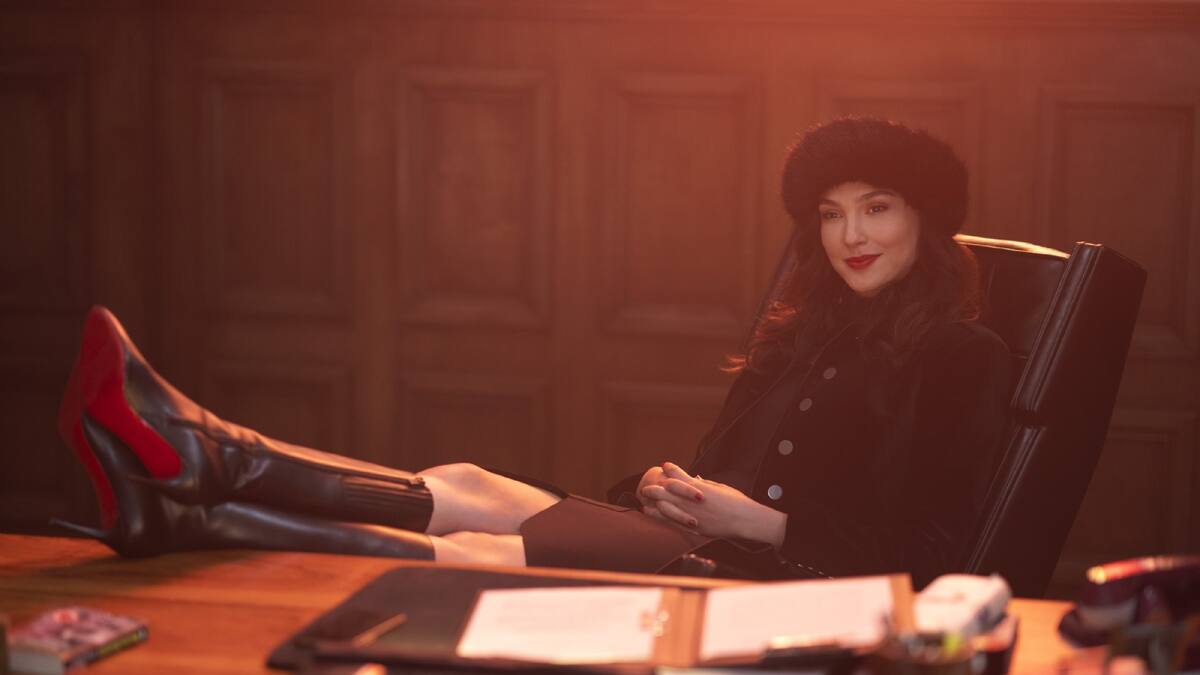 'Red Notice', la película más ambiciosa de Netflix, lanza su primer avance