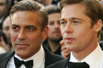 Brad Pitt escucha los consejos de George Clooney para conquistar a Ines de Ramon