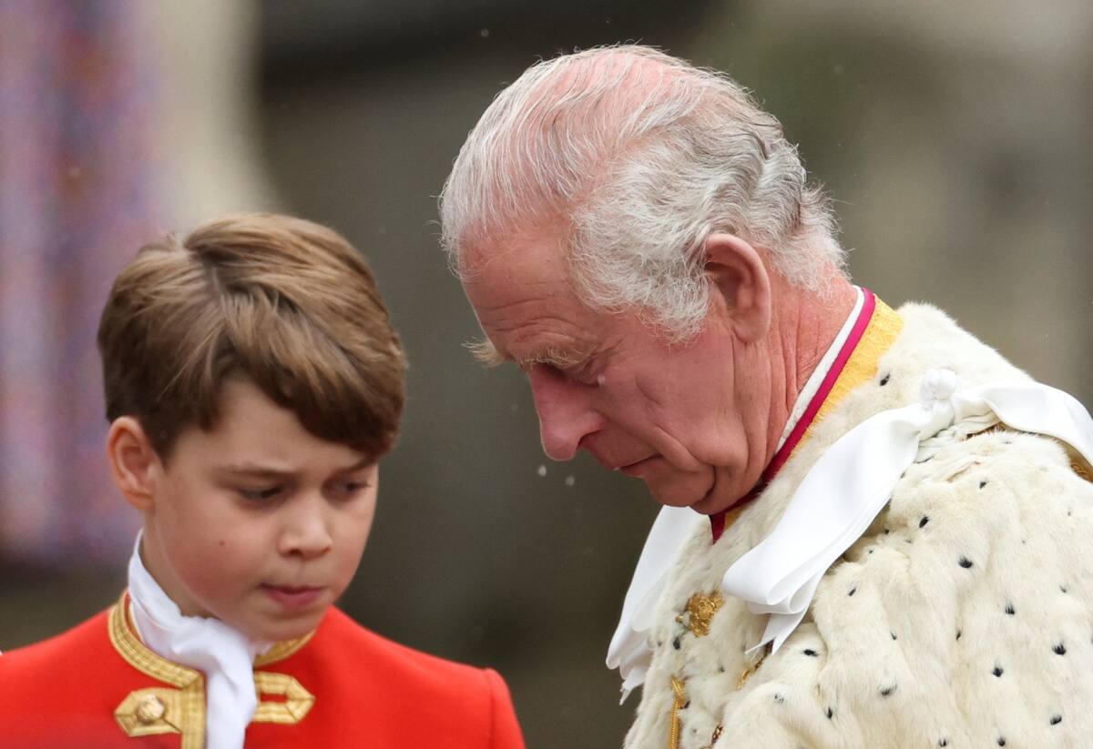 George le pidió a su abuelo que no usaran calzones de seda y medias durante la coronación. - Créditos: The Sun