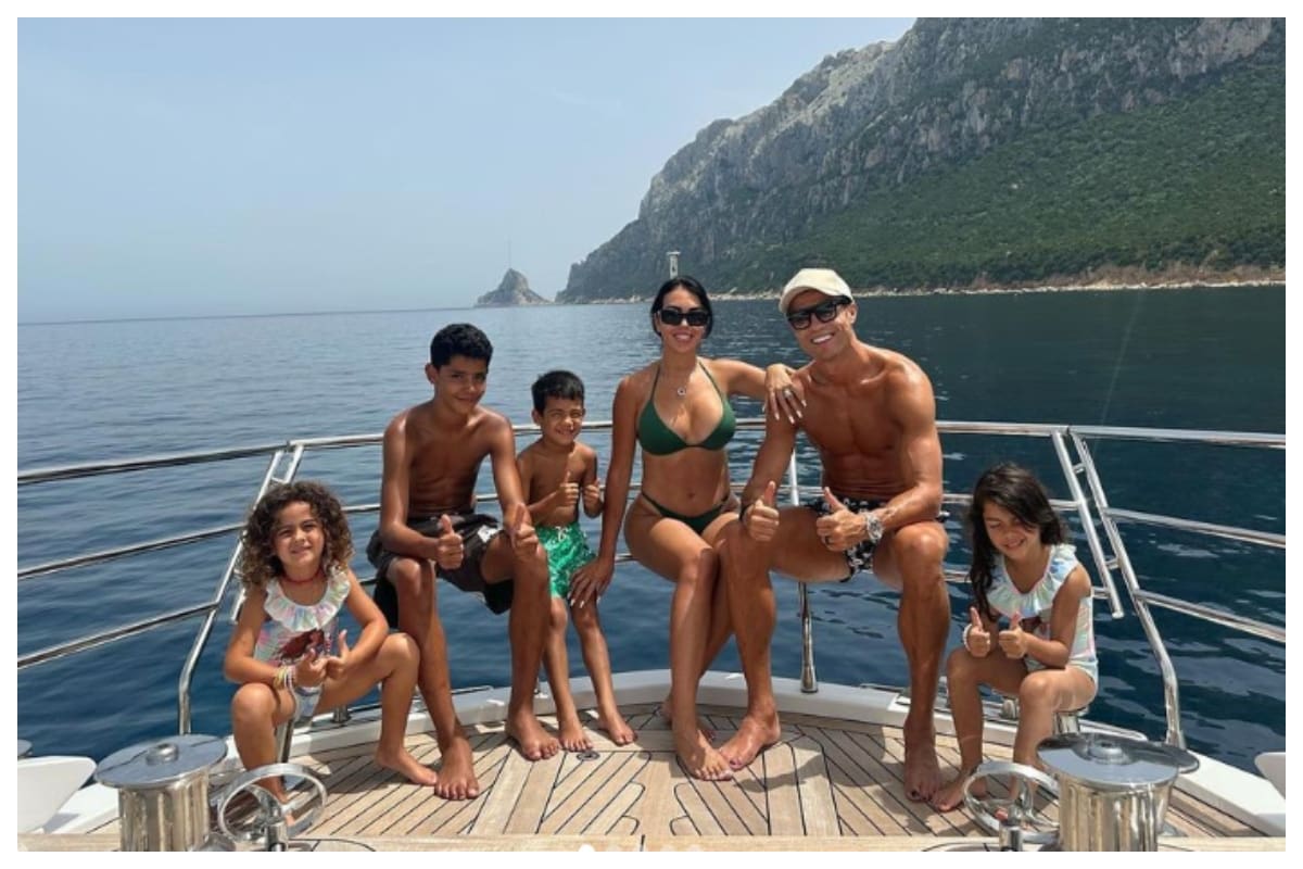 Georgina Rodríguez junto a Cristiano Ronaldo y cuatro de sus cinco hijos: Cristiano jr, Eva, Mateo y Alana Martina Solo falta la menor, Bella Esmeralda.