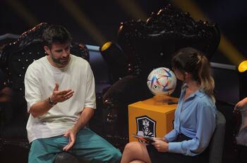 Gerard Piqué confiesa que Clara Chía es quien lo viste