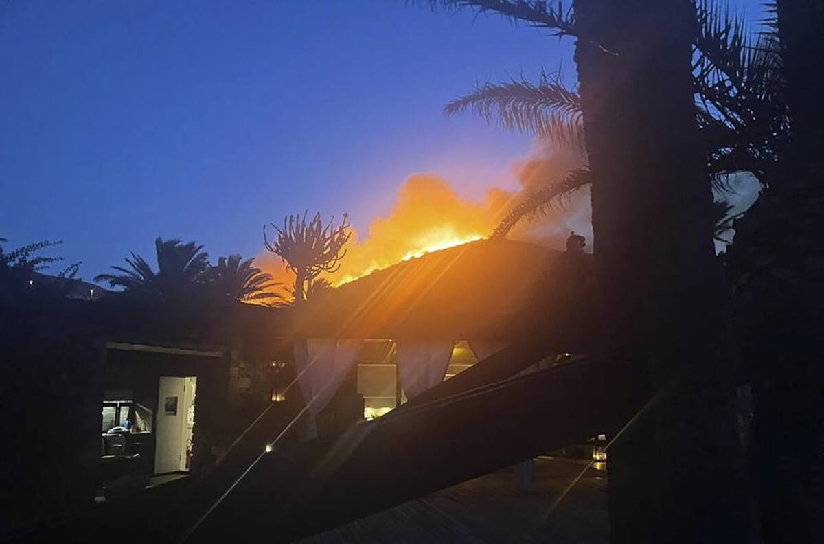 Giorgio Armani es obligado a salir de su villa vacacional por un incendio forestal