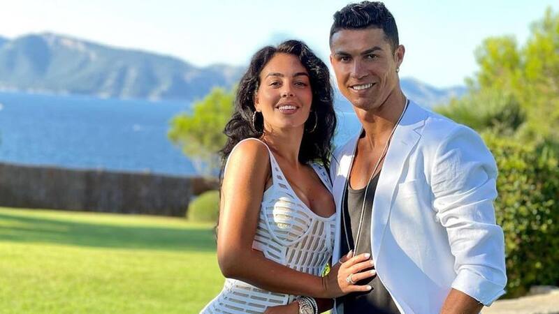 "Gracias mi amor", escribió Cristiano en sus historias de Instagram con una imagen del regalo - Créditos: Instagram