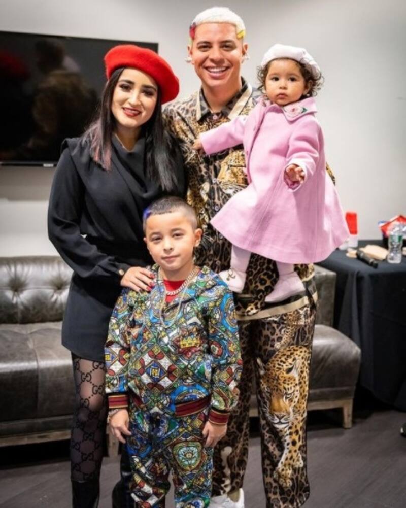 Grupo Firme hace importante anuncio y su líder actualiza relación con su esposa Eduin y familia - Créditos: Instagram