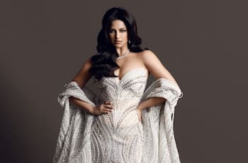 La actual Miss Universo calla críticas reapareciendo con cuerpazo