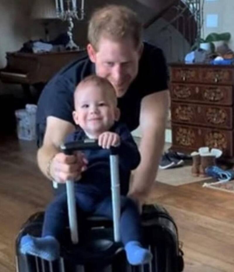 Harry juega con Archie en la casa de Montecito. - Créditos: Instagram