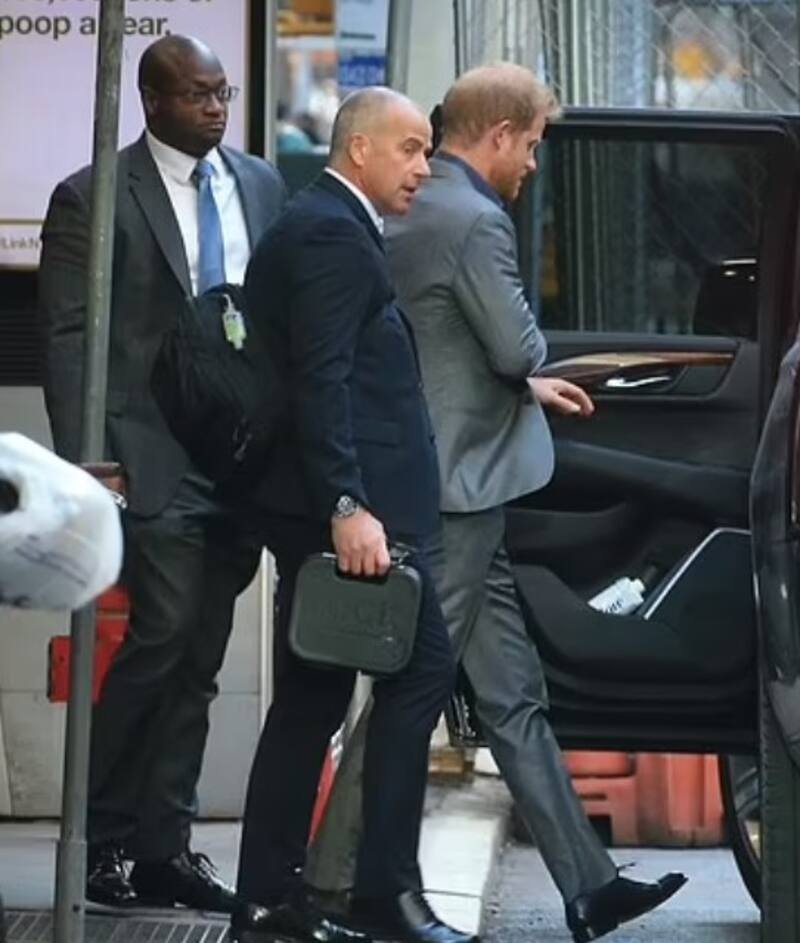 Harry llegó a Manhattan con estrictas medidas de seguridad - Créditos: Daily Mail