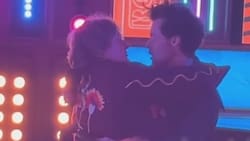 Harry Styles besa en la boca a reconocido cantante durante los Brit Awards 2023