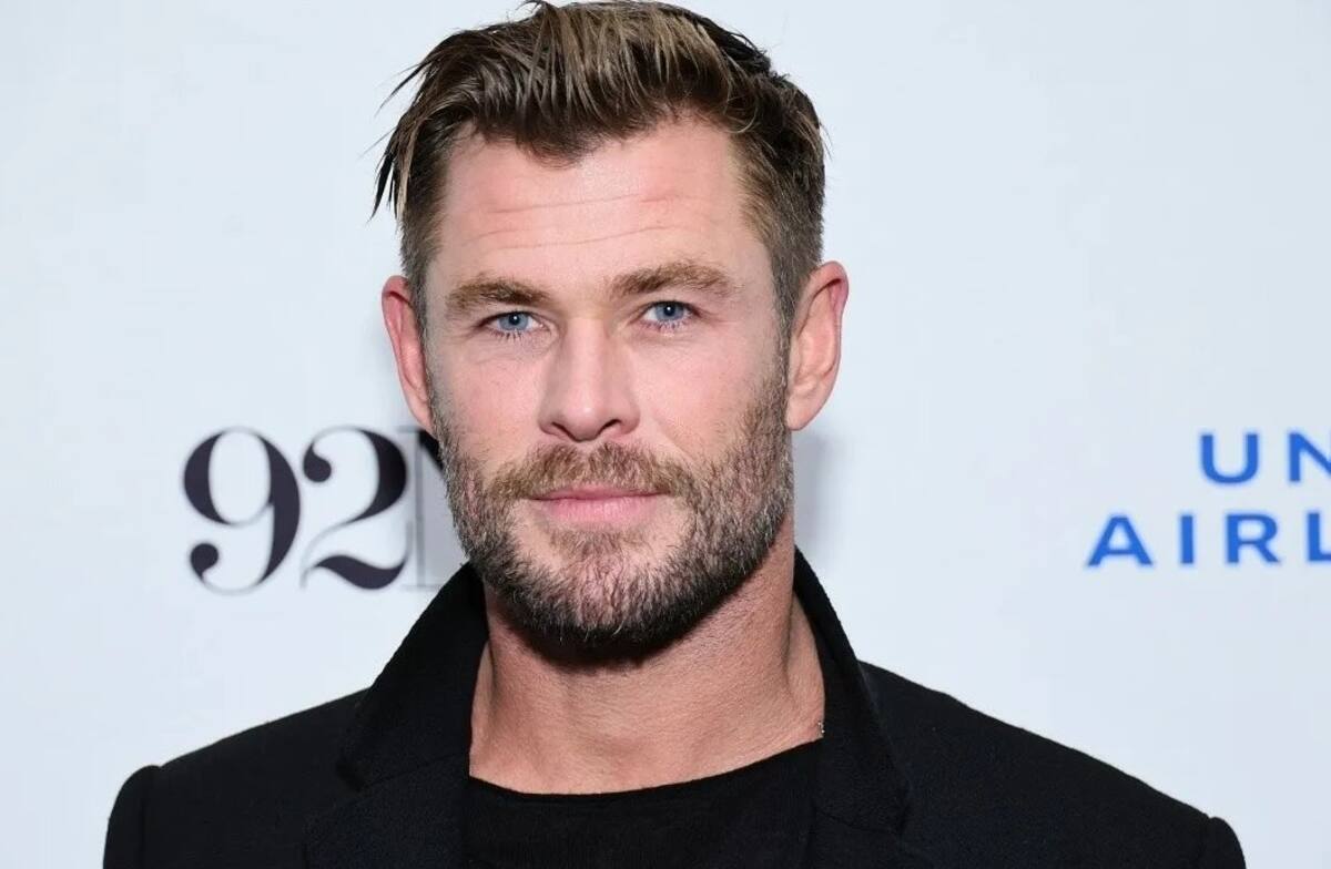 Hemsworth patinó junto a uno de sus mellizos y se mostró feliz disfrutando de su retiro del cine - Créditos: Twitter