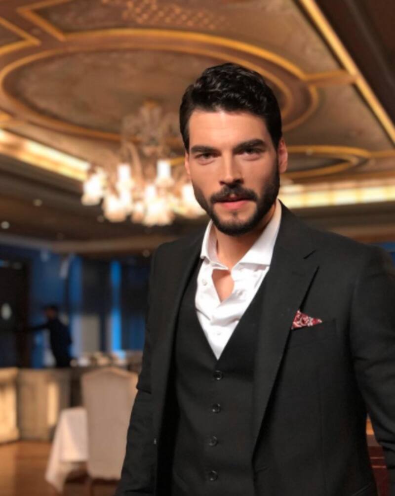 “Hercai”: mira cómo luce Akin Akinözü sin barba
- Créditos: Instagram Akin Akinözü