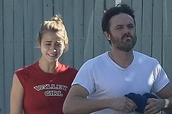 Hermano de Ben Affleck y su novia discuten en la calle y ella termina llorando desconsoladamente