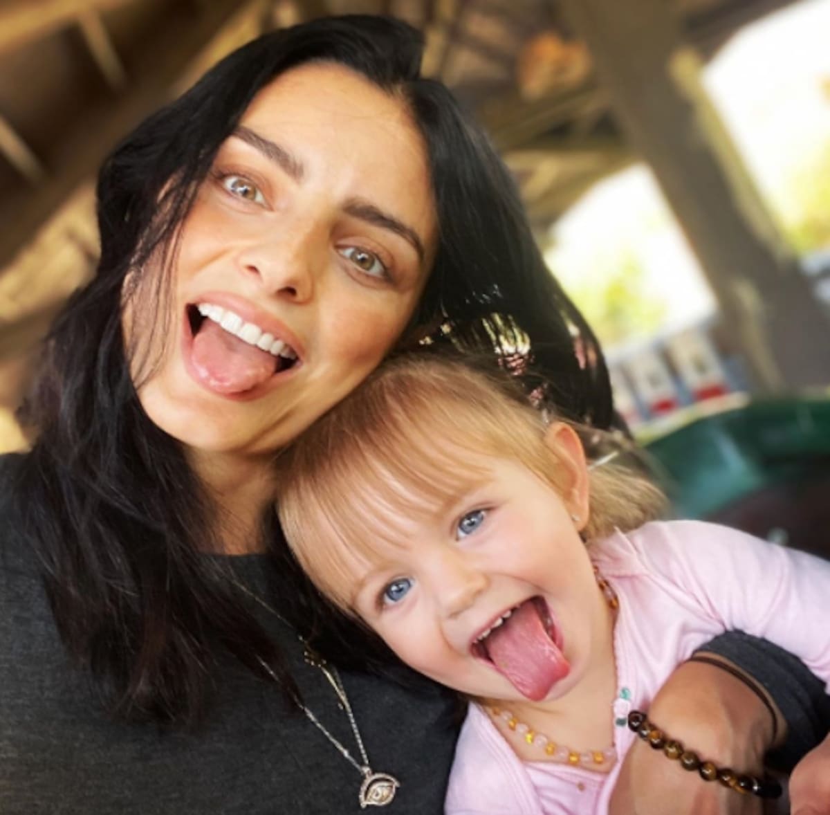 Hija de Aislinn Derbez fue confundida con un espíritu - Créditos: TWITTER