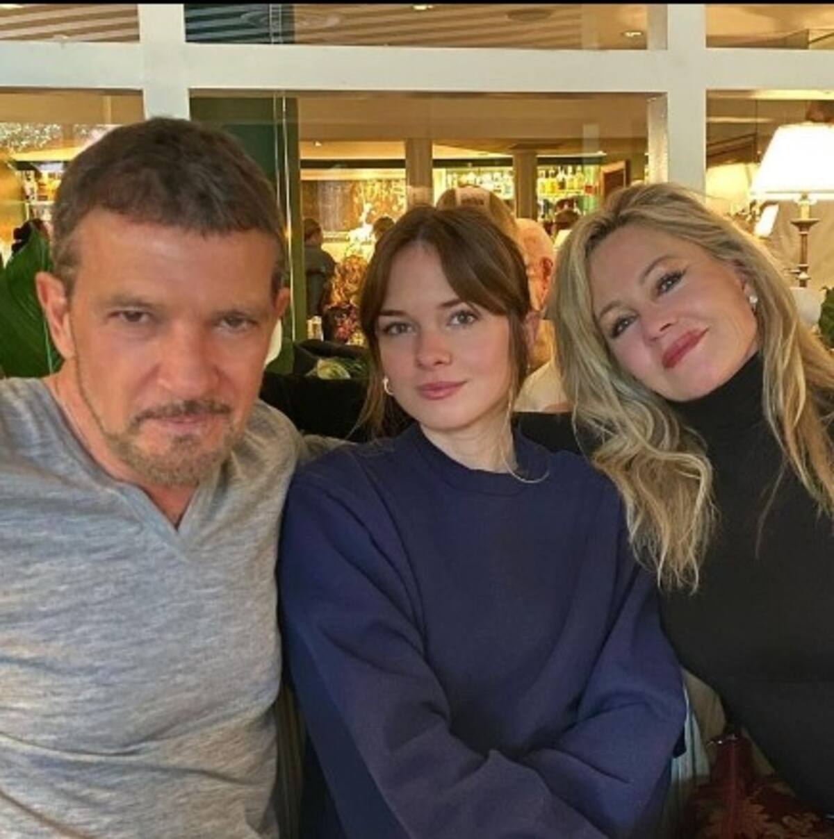 Hija de Antonio Banderas motiva reecuentro del actor con su ex Melanie Griffith en Los Ángeles Los Banderas Griffith se reunieron previo a los Óscar - Créditos: Instagram