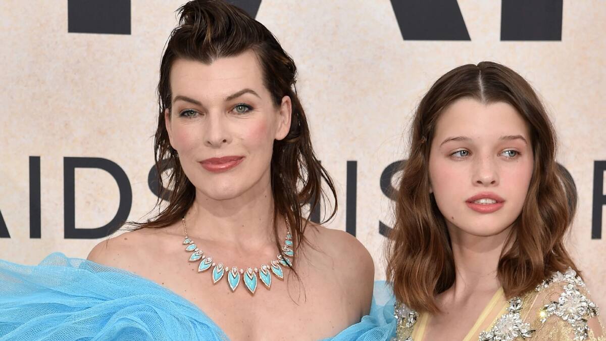 Hija de Milla Jovovich que parece su doble avanza con pasos agigantados en Hollywood