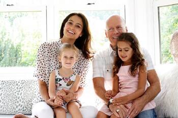 Hija menor de Bruce Willis tiene un tierno gesto con su padre para ayudarlo con su enfermedad