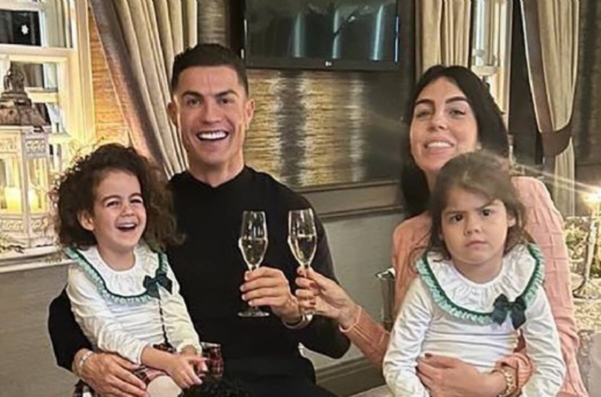 Georgina se ufana de que sus hijas ya están hablando árabe con mucha soltura