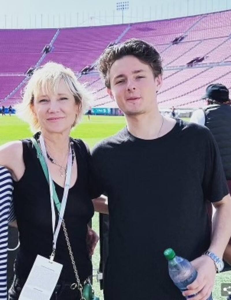 Hijo de Anne Heche habla del triste final de su madre: Anne y su hijo mayor, Homer. - Créditos: Instagram