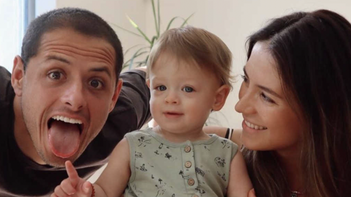 Hijo del "Chicharito" luce vestido de princesa y critican a la ex del futbolista por permitirlo