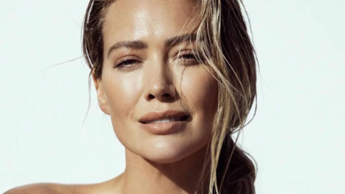 Hilary Duff se destapa para portada de revista y así luce a sus 34 años