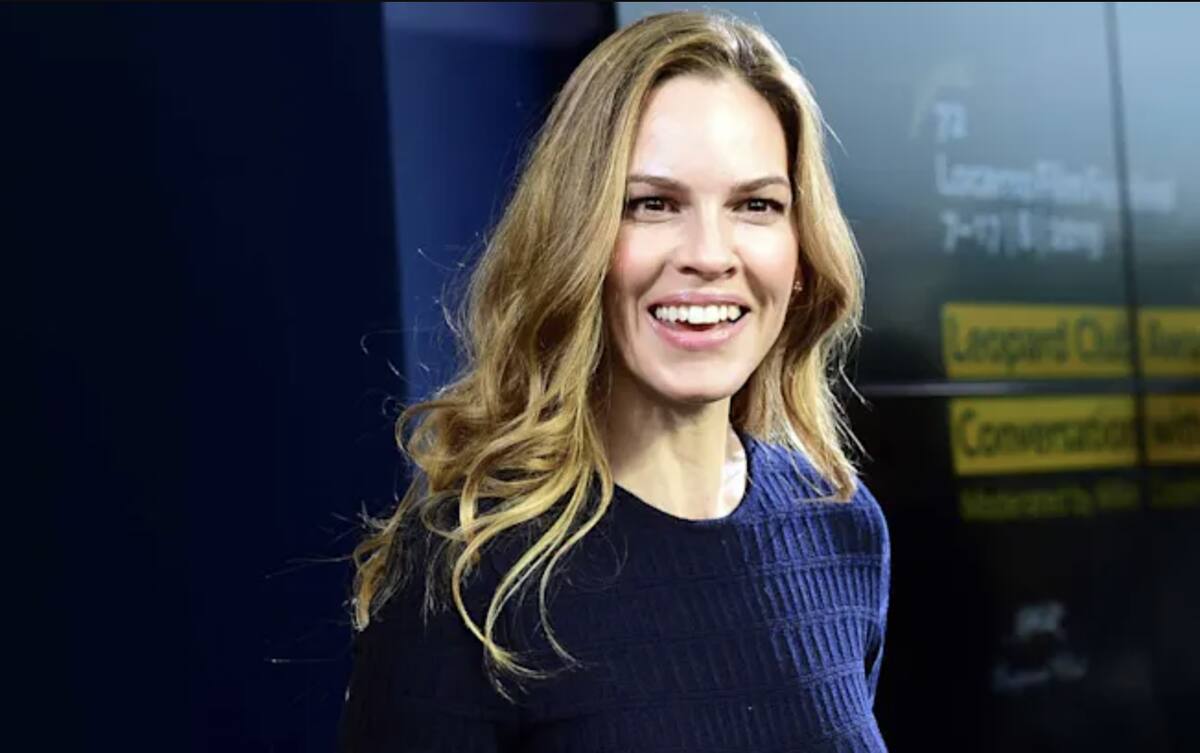 Hilary Swank presume su embarazo de gemelos posando en pijama a los 48 años - Créditos: Instagram